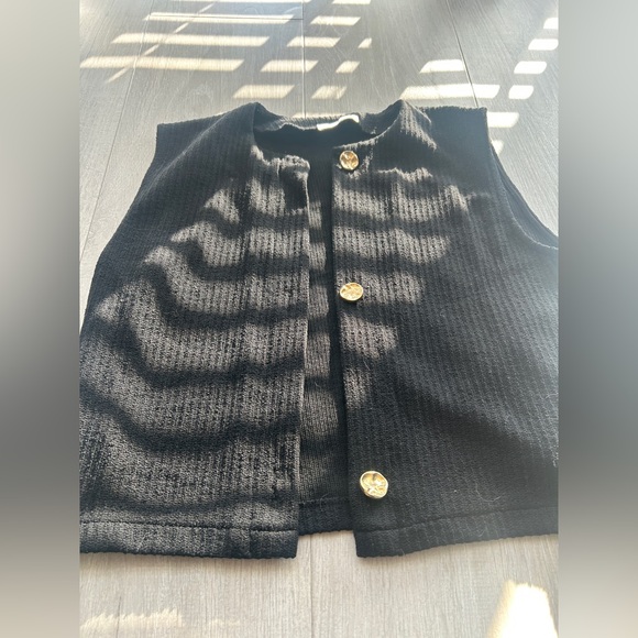 Zara Cropped Button Up Sleeveless Vest - Picture 5 of 8